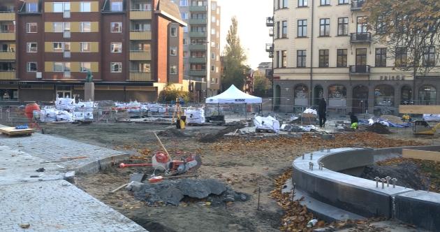 Sista lagret av asfalt till gatorna kommer också att läggas i slutet av oktober.