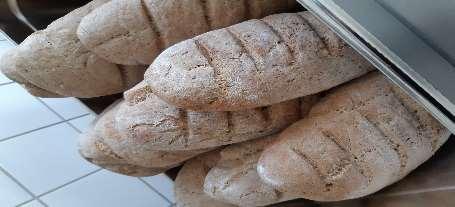 baguette och Bogstek med potatis, gräddsås, brynt brysselkål och äppelmos, Vecka 7 11-15 feb och lingonsylt Köttbullar med