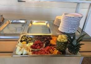 bordsmargarin, bröd och pålägg Pannkaka Stekt kyckling med klyftpotatis, skysås och broccolibuketter, gelé Vecka 8 18-22 feb