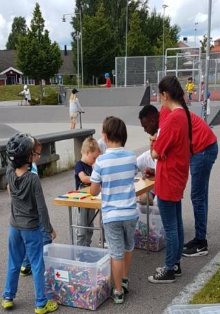 På höstlovet; byggdes det även