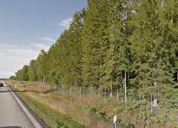 Mindre grupper med samlad bebyggelse på flera ställen inom området.