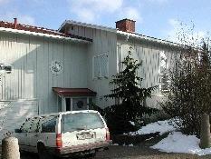Anmärkning: På fastigheten finns en pool av betong grundlagd på berg, fastigheten har bergvärme, renoveras under 2008 med