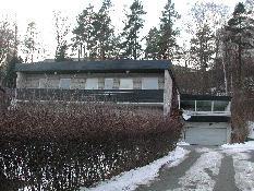 = 3 mm/s v max = 2 mm/s På fastigheten finns en pool av betong grundlagd på berg samt en djupborrad brunn för bergvärme. 32.