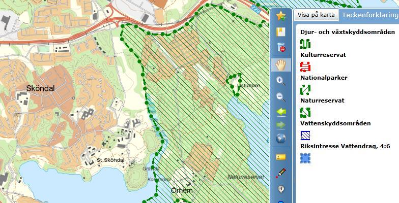PM Figur 2. Utdrag ur VISS (Vatteninformationsystem Sverige). Fastigheten Sköndal 1:1 finns inom markerat område (blå rektangel). Det aktuella området gränsar i öster till Flatens Naturreservat.