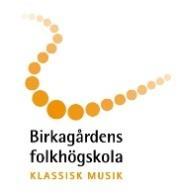 Kursplan Klassiska musiklinjen Inriktning: Musikutbildning inom västerländsk konstmusik, allmänbildande såväl som högskoleförberedande Målgrupp: Sångare och instrumentalister Nivå: Gymnasial nivå på