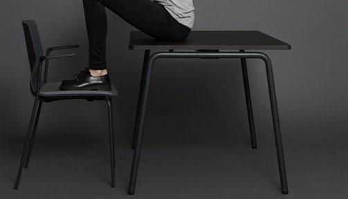 Four Real Designat av Four Design års garanti Four Real är en multifunktionell bordstyp som enkelt kan hanteras och fällas samman av en person.