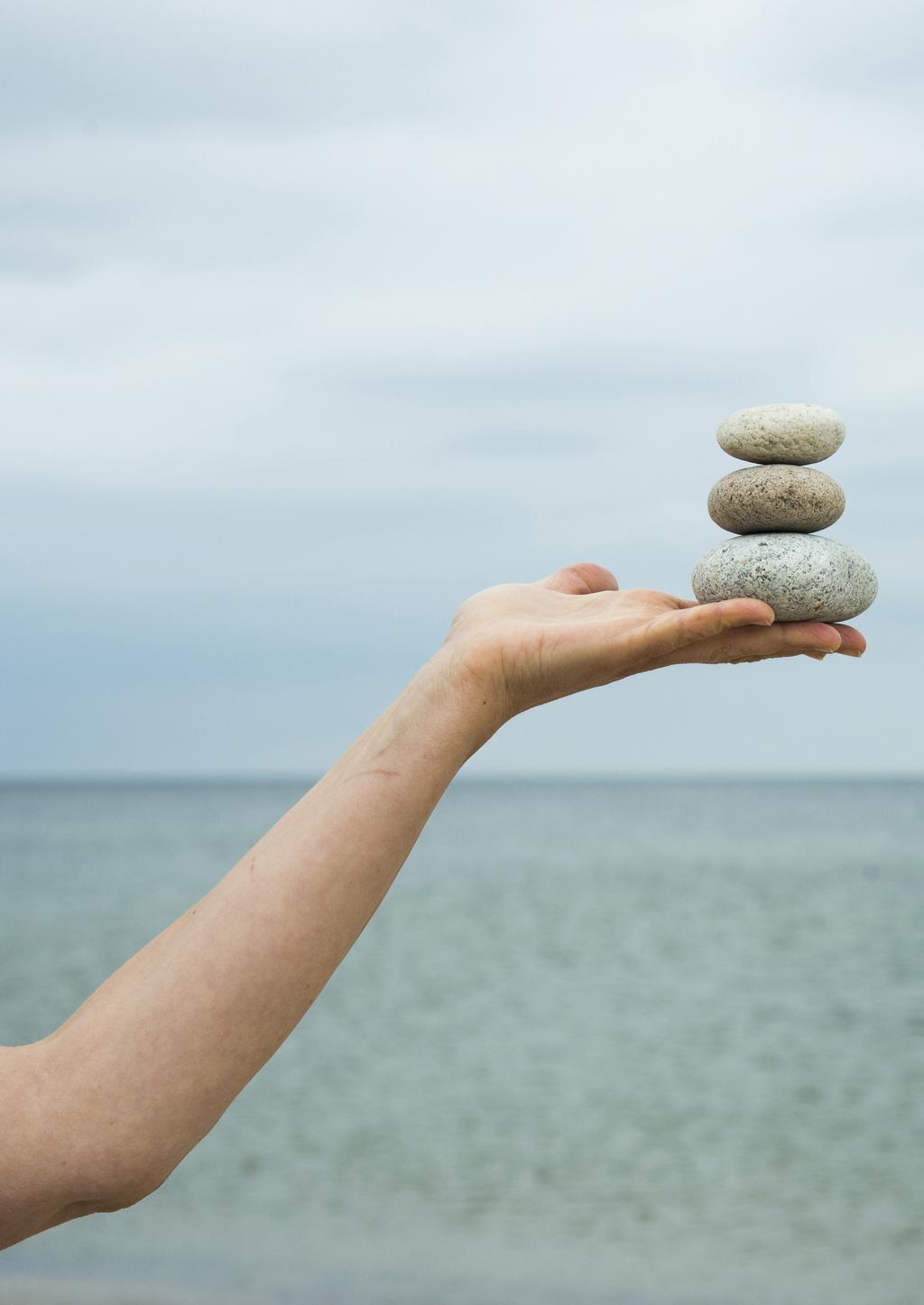 AKTIVITETER FÖR KROPP OCH SJÄL Behöver du lugn i en stressig tillvaro? Då finns det möjlighet att delta i kvällsmässa på onsdagar eller meditera på tisdagar.