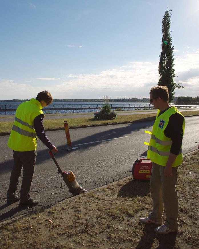 DAG & NÄT NYHETSBREV NR 10 2015 Nu dammsugs Sveriges gator Doktoranden Matthias Borris undersöker på vilket sätt stora partiklar som ackumuleras på bilvägar vid torr väderlek, och inte transporteras