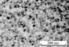 100 nm: Nanokristallint ämne 27 Kristallin anisotropi Enhetskristallina materials egenskaper kan vara olika beroende på i vilken gitterriktning de mäts Denna effekt kallas kristallin anisotropi Kan