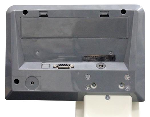 10.6 Ackumulatordrift med ackumulator tillgänglig som tillval 1 Öppna batterifackets lock (1) på displayens undersida och anslut batteri. Före första användning ladda ackumulatorn i minst 12 timmar.