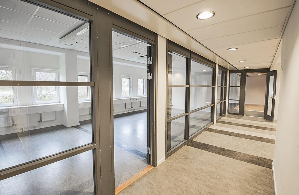I Farsta 15 min från City erbjuds en flexibel lokal som kan skräddarsys för det medelstora företaget som söker moderna lokaler med stora möjligheter.