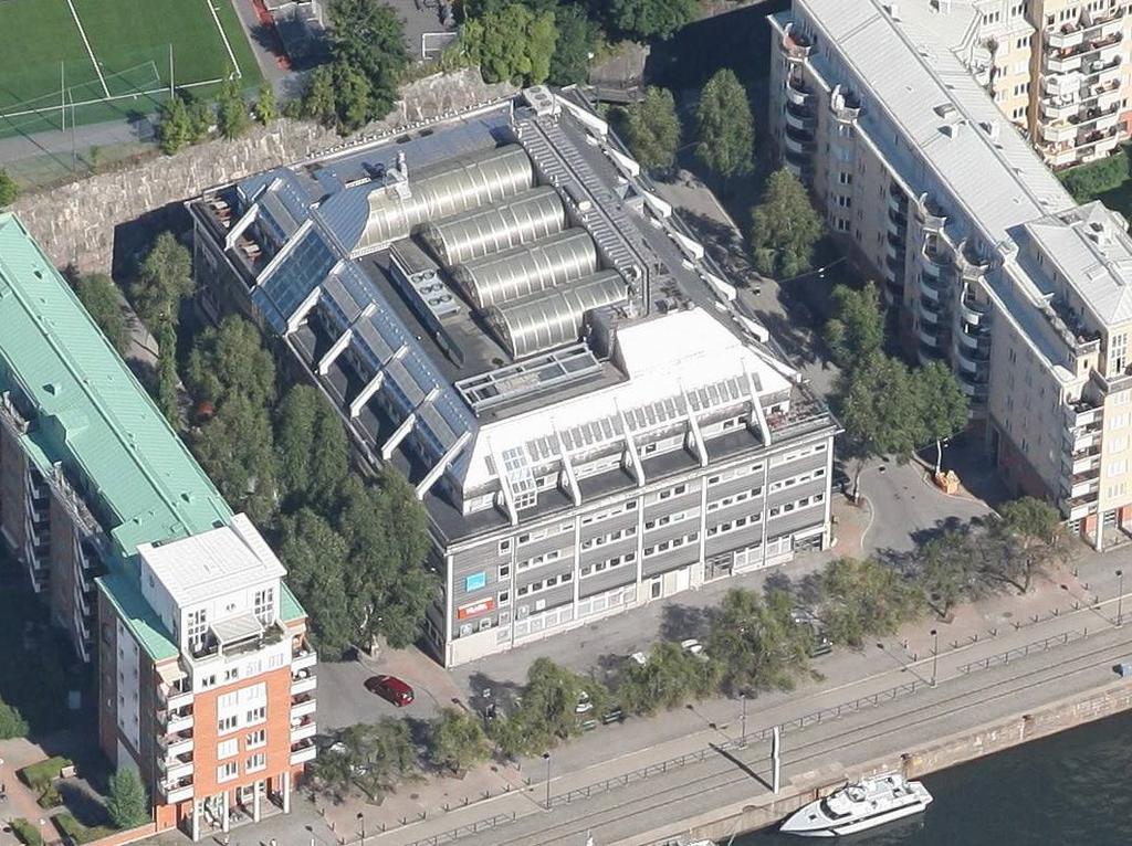 Sida 8 (12) Flygbild. Röd ring markerar taket för det öppningsbara atriet.