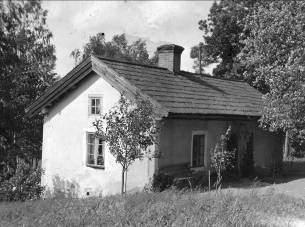 GRUVSTUGAN (GRUVSTUGORNA) Äldsta kartmaterialet är från 1782 (Lantmäteriets historiska kartor Akt: 18-LER-50). I dag finns ett fallfärdigt hus på tomten samt skelettet av ett uthus.