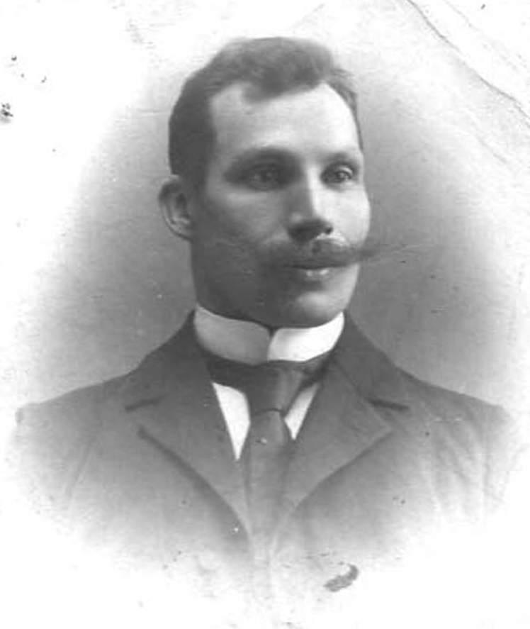 De flyttade i mitten av 40-talet till Blackfärd (nr 1) där de bodde några år. Karin var dotter till statardrängen Johan Oskar Konrad Eriksson (f.1913-07-09 d.
