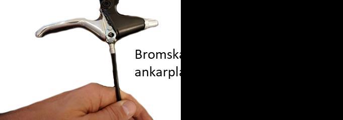 Fästa bromskabeln Först fäster du bromskabeln