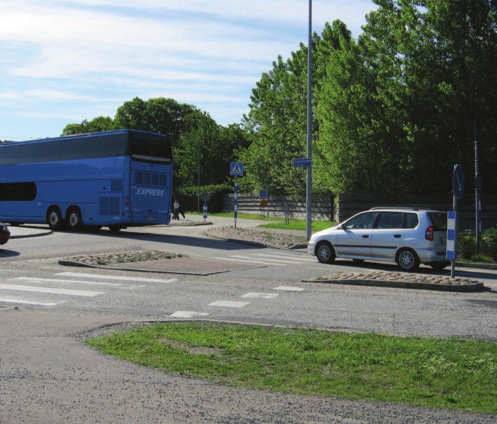 Årskurs 3 Måns, Thea, Matilda, Erik och Mathilda Alla de intervjuade barnen bor på norra sidan om Hjuviksvägen/Öckeröleden och cyklar till skolan, om de inte regnar för då får de skjuts av föräldrar.