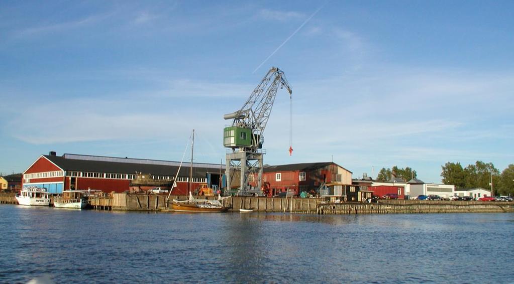 holmstunneln. Möjligheten att med fordon nå väntbryggan finns genom den allmänna plats för kaj som ingår i detaljplanen för Marieholmstunneln.