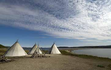 DAGSPROGRAM Dag 1 28 maj Hamnar idag: Kirkenes, Vardø, Båtsfjord och Berlevåg Med flyg reser vi via Oslo till Kirkenes på 30 grader ostlig longitud befinner vi oss längre österut än både Istanbul och