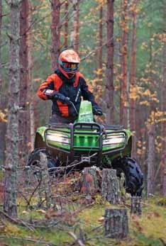 vinsch, servo, aluminiumfälgar, stötfångare både fram och bak, 28 Maxxis Zilla däck och dragkrok.