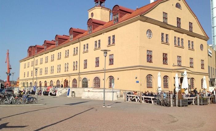 Fritid, som vi träffade under vårt besök i Lund, har 125 000 kr till den öppna verksamheten (datorer, mobil, möbler, tryck, resor, konferenser), socialförvaltningen och utbildningsförvaltningen har