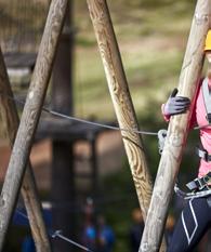 Isaberg Tree Top Adventure är äventyrsbanan som är lite vad du själv vill göra det till en rolig fritids aktivitet för hela familjen eller en adrenalinfylld utmaning som verkligen testar dina gränser!