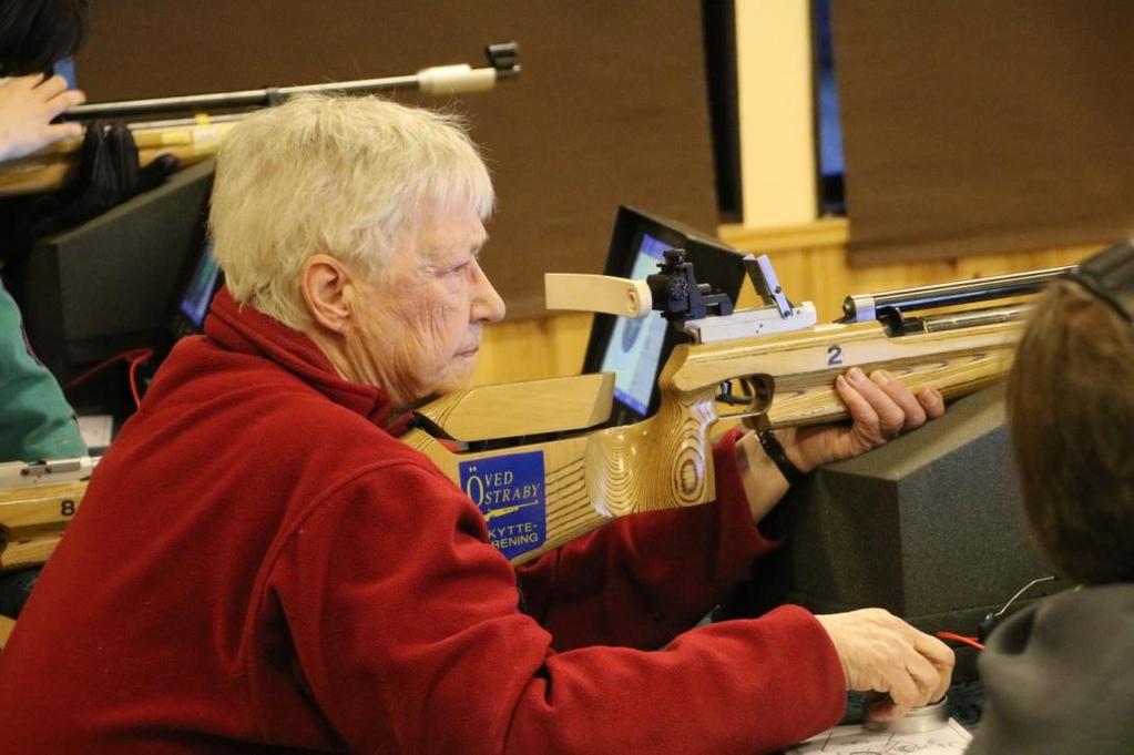 Föreningen bytte 2011 till elektroniska tavlor med fasta tavelställ inbyggda bakom luckor i väggen vilket förenklar en del för ledarna men banan är fortfarande arbetskrävande att iordning- och