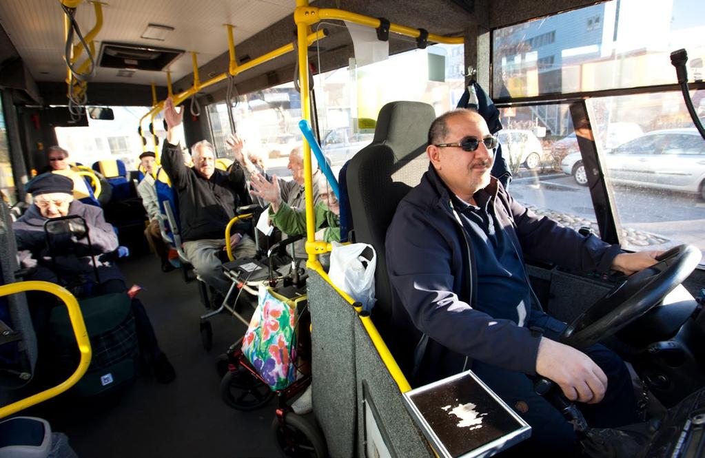 26 Riksfärdtjänst När du behöver resa utanför länet kan du ansöka om riksfärdtjänst.