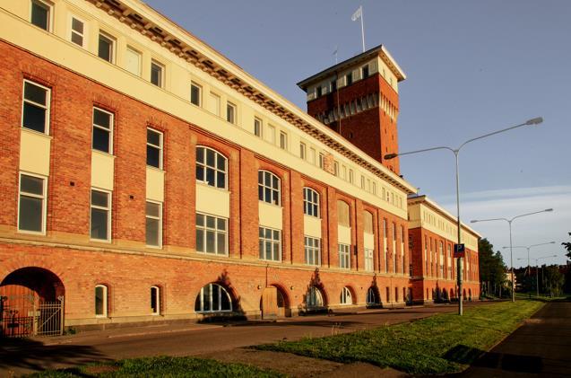 Distriktets kansli Distriktets kansli är navet i Mittsvenska Ridsportförbundets verksamhet. Kansliet ligger i det tidigare Tobaksmonopolet i Härnösand.