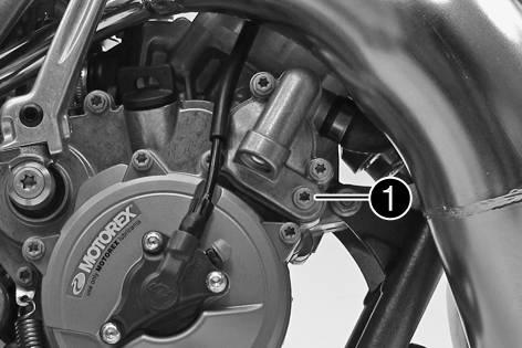 14 KYLSYSTEM 64 14.3 Kontrollera kylvätskenivån Risk för skållskador När motorcykeln körs blir kylvätskan mycket varm och dessutom trycksatt.