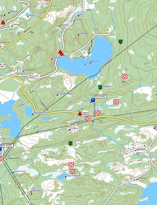 Vattnet var mycket klart och ofärgat till svagt färgat vatten och höll en temperatur på 16,3 0 C vid provtagningstillfället. I bäcken fanns även mycket skräp såsom däck och plåtrester.