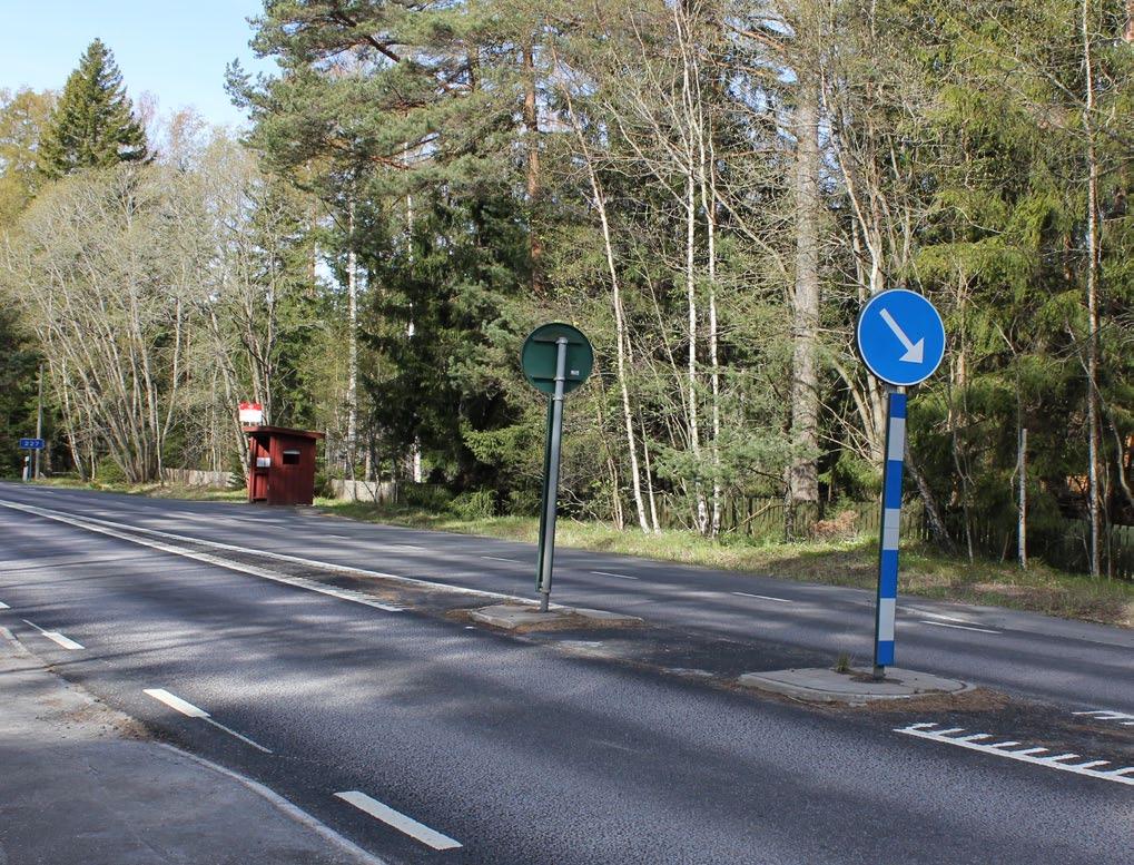 Små och slitna refuger Osäker korsningspunkt för oskyddade trafikanter NÄMDÖV STOP Ingen trafiksäker och trygg