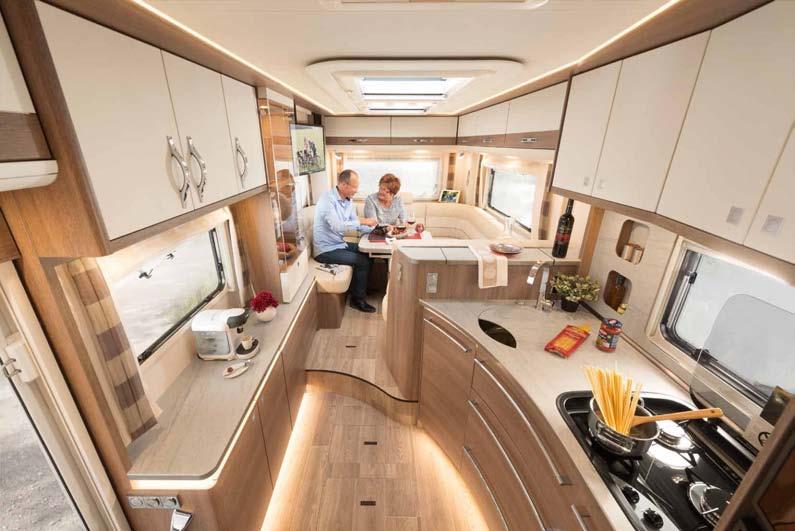 ª ª A 7820-2 och A 9820-2 Welsh White Skylight (tillval): En avkopplande kväll framför teven, ett glas vin på tu man hand eller