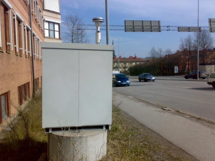 Stockholmsvägens norra sida, på motsatt sida av Täljegymnasiet.