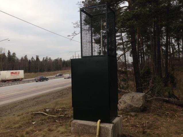 Sollentuna, E4 Häggvik x:1620166 y: 6593197 Höjd ovan mark: 2 m Typ av station: trafikled Stationen är placerad på östra