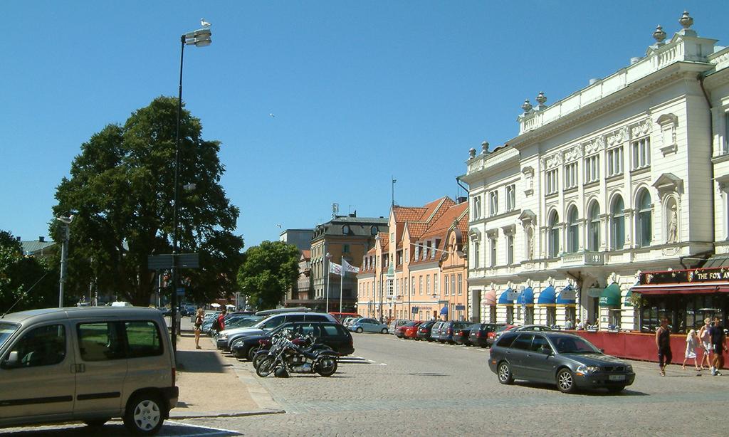 Stortorget är både stadens finrum och vardagsrum. Möjligheterna att skapa en modern, attraktiv funktion med hög tillgänglighet är mycket stora.