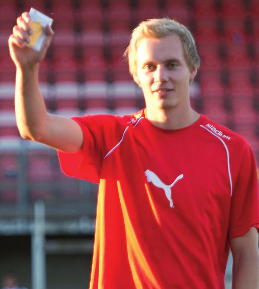 Bronsmedaljör blev Alexander Andersson från Hakarpspojkarna, fem hundradelar bakom toppduon. Finalen gick i lätt motvind. Sedan blev det 200 m. Lindbom vann sitt försöksheat övertygande på 21,87.