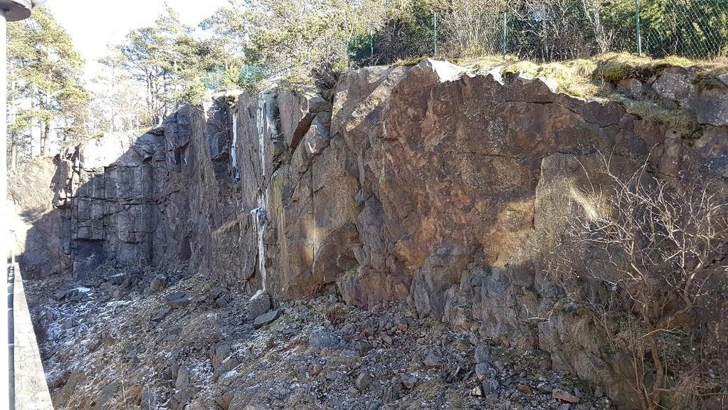 FÖRFATTARE Jim Ekliden, Tuulia Häkkinen 2018-04-03 Björn Sandström 2018-04-06 GODKÄND AV Vegetationsrensning av en mindre mängd förekommande vegetation ska utföras i slänten och till 1,5 m ovanför