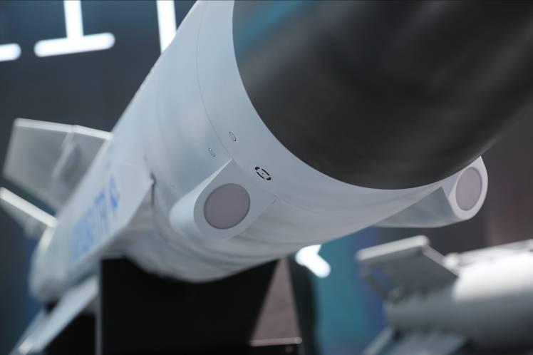 På detta sätt ska det bli lättare för roboten att identifiera och träffa en radarstation även om radarn slutar att sända.