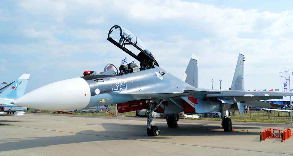 Su-30SM Flanker H från Suchoj (Ryssland) Su-30SM på MAKS 2015. Det ryska flygvapnet och marinflyget tillförs nu nybyggda Suchoj Su-30SM Flanker H.
