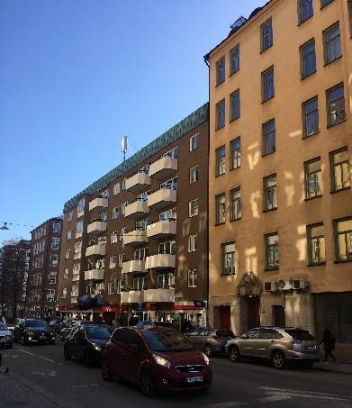 Längs Krukmakargatan möter fastigheten en lägre byggnadskropp i två våningar. Byggnaden uppfördes ca 1905 och är en f d brand- och polisstation.