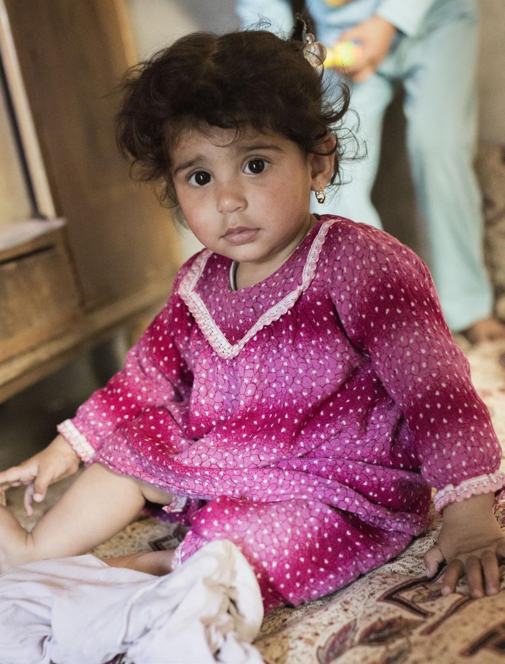 DALIA, 2, MISTE SIN MAMMA När staden Mosul i Irak återtogs från IS började våldsdåden, som riktats mot barn i regionen, komma i dagen.