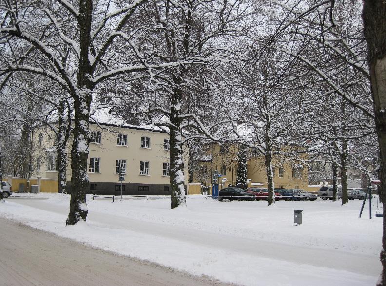 Sandgrundsgatan, kvarteret Udden 5, 6 och 7 Stadsvillorna i kvarteret Udden 5, 6 och 7 Sandgrundsgatan tillkom sedan Garvareådran fyllts ut 1912 1913 och Sandgrund på så sätt förenats med Tingvallaön.