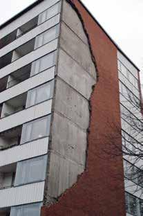 1. INLEDNING I samband med att armering korroderar och rostspränger kan alltså enskilda tegelstenar eller delar av murverket så småningom lossna, falla ned och orsaka skador.