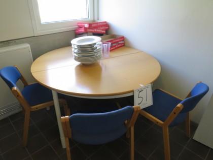 Runt bord, 3st stolar, diverse tallrikar