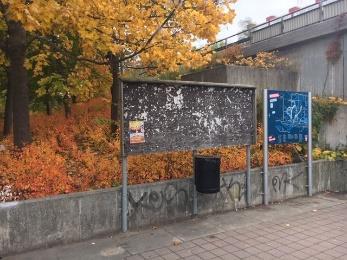 Bild Plats Ansvar Behov/problem Bedömning Åtgärd 1 Norsborg Centrum örvaltningen/ Norsborg Centrum Anslagstavlan är sliten och upplevs inte tillföra