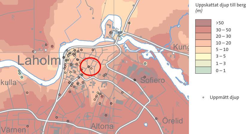 Siltig lera/torrskorpelera Under sand-och siltjorden förekommer ett lager av siltig lera. Mäktigheten på detta lager varierar mellan ca 1,5 och 4,0 m.