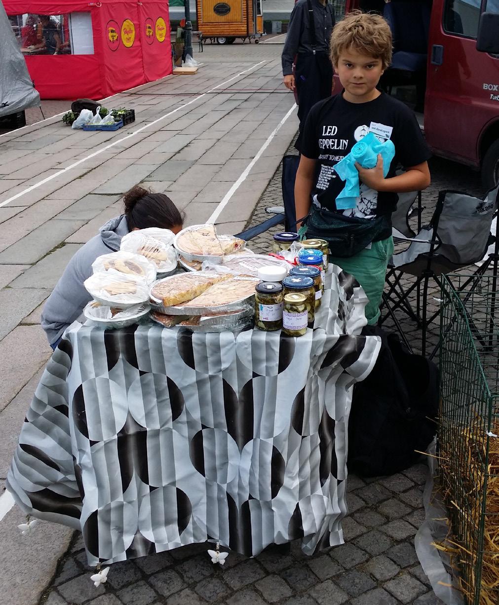 En engagerad person vågar ifrågasätta och ta ställning, detta genom en naturlig kontakt med föreningsdemokrati i enlighet med vårt första H (Huvud kunskap).