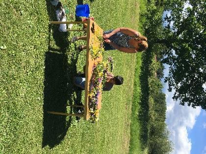 Midsommarfirande Midsommarafton firades traditionsenligt vid Ängsholmen.