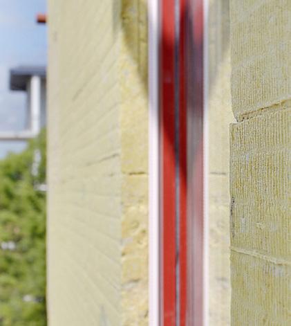 STENSOCKELFASAD Som standard är våra hus utrustade med sten- eller tegelsockel som ger