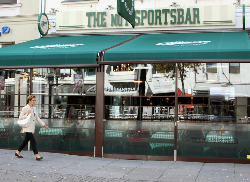 SENATOR Snygg och tålig pergolamarkis Senator är vår mest popoulära pergolamarkis som funnits på marknaden i många år.
